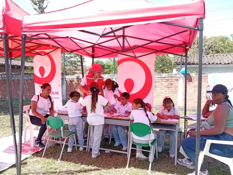 Veolia impulsa la sostenibilidad y la conexión con la naturaleza en el "Día de la Familia Aula Viva" en Guacarí